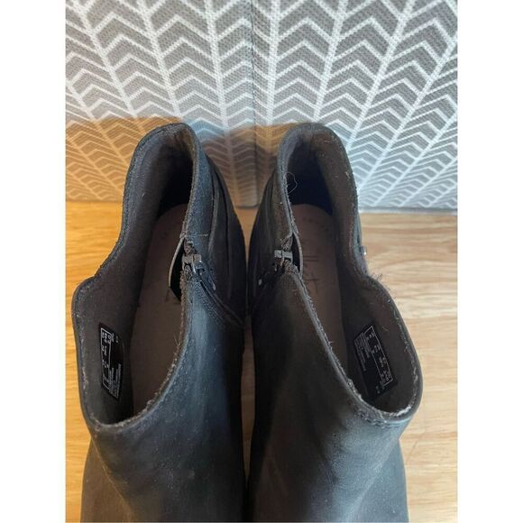 CLARKS COLLECTION ADDIY GLADYS BLACK LEATHER ANKLE BOOTS - Picture 6 of 8